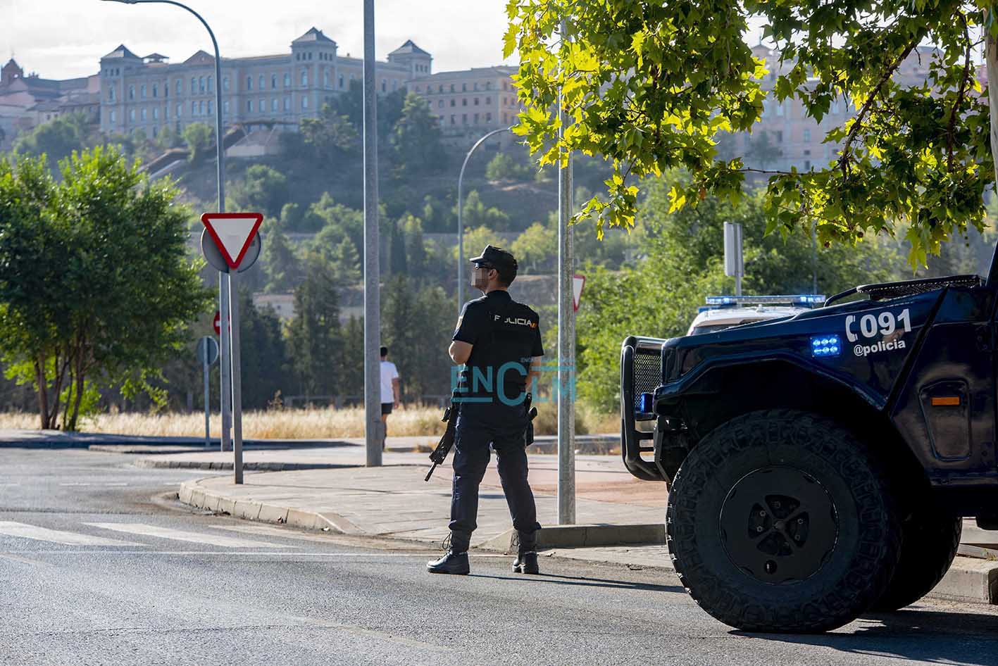 Policía nacional vigila en la cumbre de la UE en Toledo