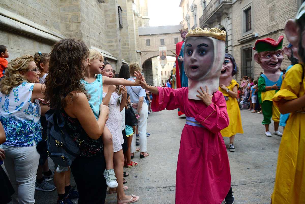 El desfile de gigantes y cabezudos es una de las actividades estrella de las fiestas. Foto de archivo. Rebeca Arango.