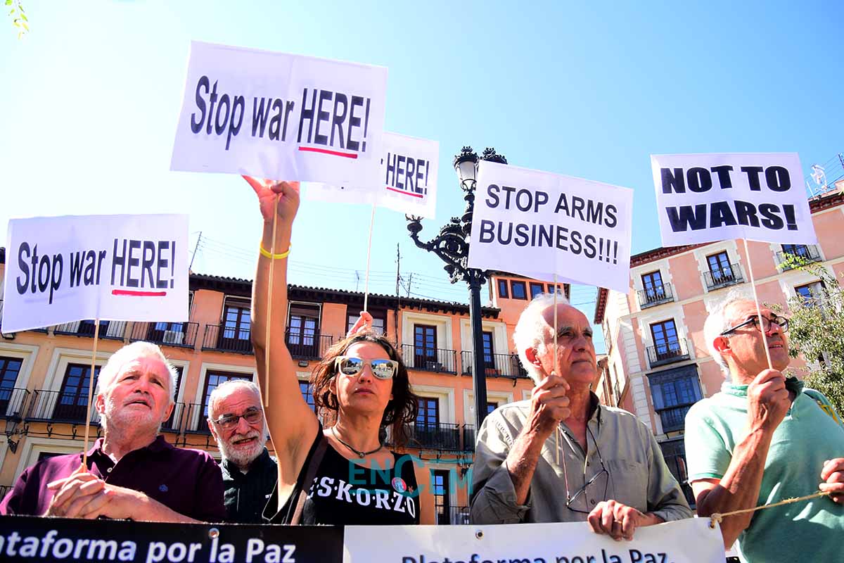 Manifestación en contra de la política armamentística de la UE en Toledo. Foto: Rebeca Arango.
