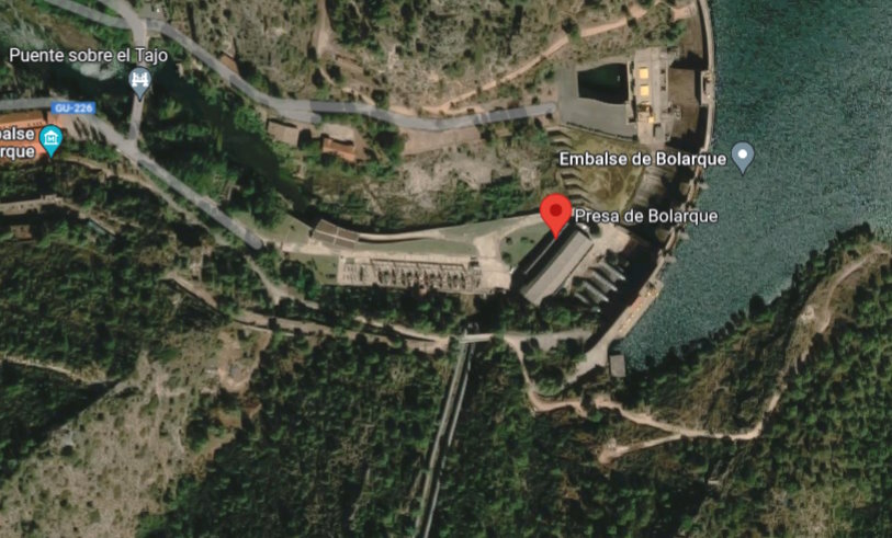 Vista aérea de la presa de Bolarque, en Almonacid de Zorita. Imagen de Google Maps.