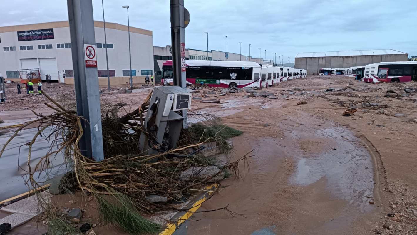 Tremendos destrozos de la DANA en la estación de autobuses del barrio del Polígono en Toledo.