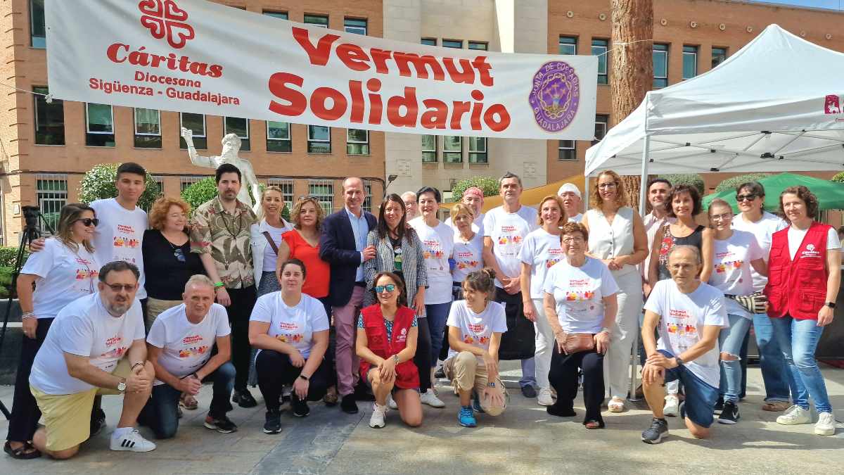 Las consejeras, Sara Simón y Bárbara García Torijano en el vermú de Cáritas