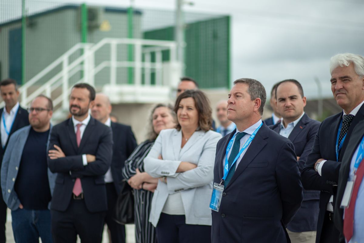 Emiliano García-Page y Patricia Franco durante la inauguración de una nueva empresa en Torija (Guadalajara)