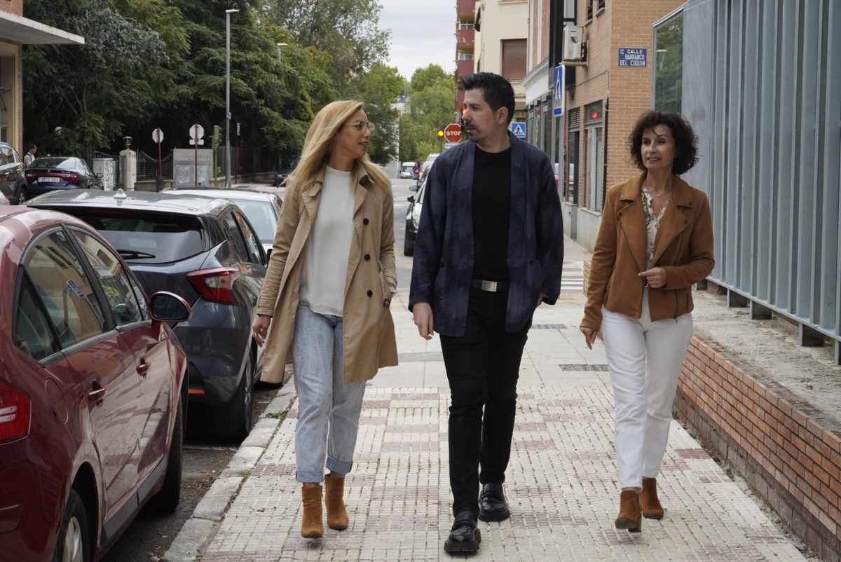 La portavoz socialista, Lucía de Luz, junto a los concejales Ignacio de la Iglesia y Pilar Sánchez visitan el entorno del Campus Universitario en Guadalajara