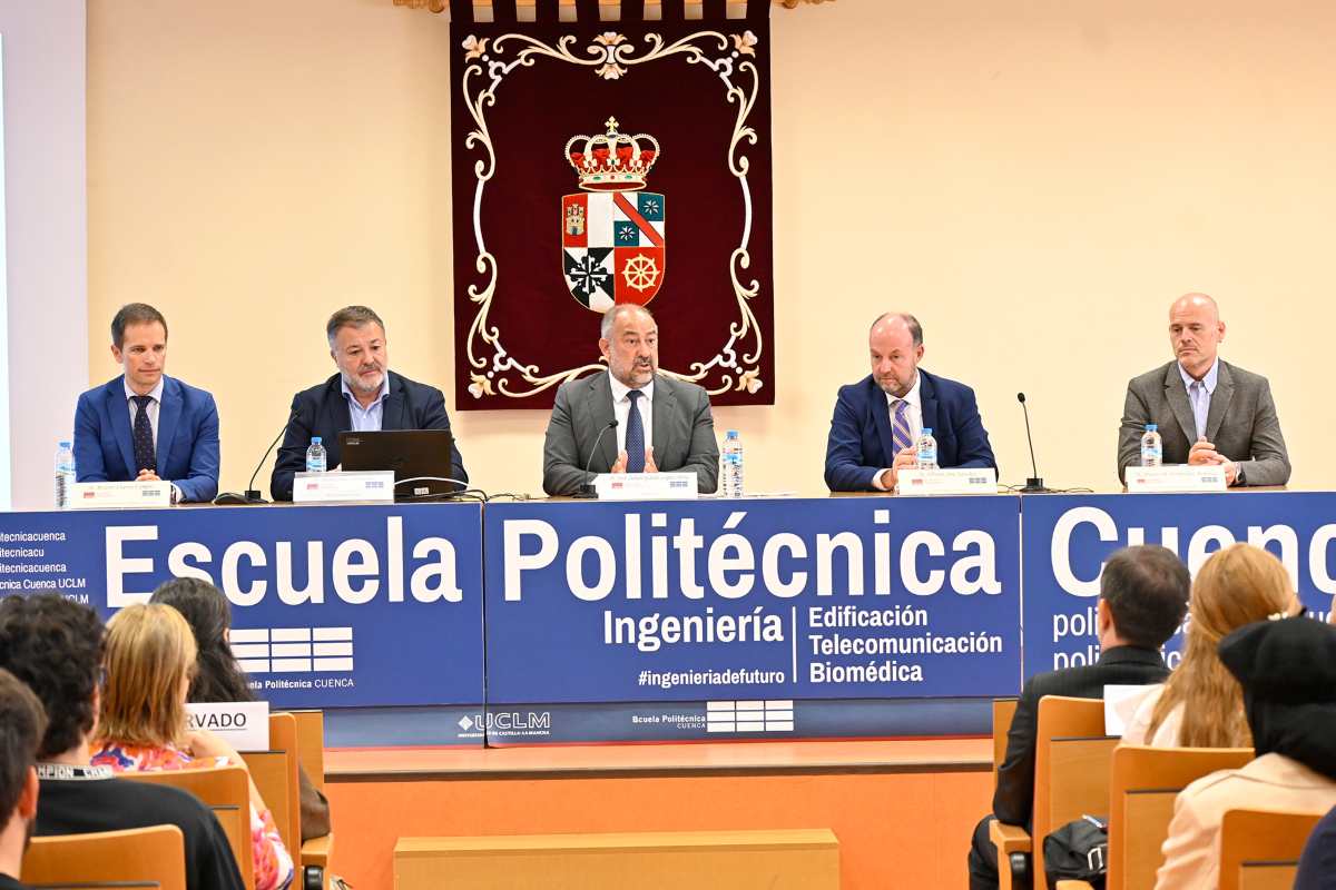 Acto de bienvenida a los estudiantes de Ingeniería Biomédica