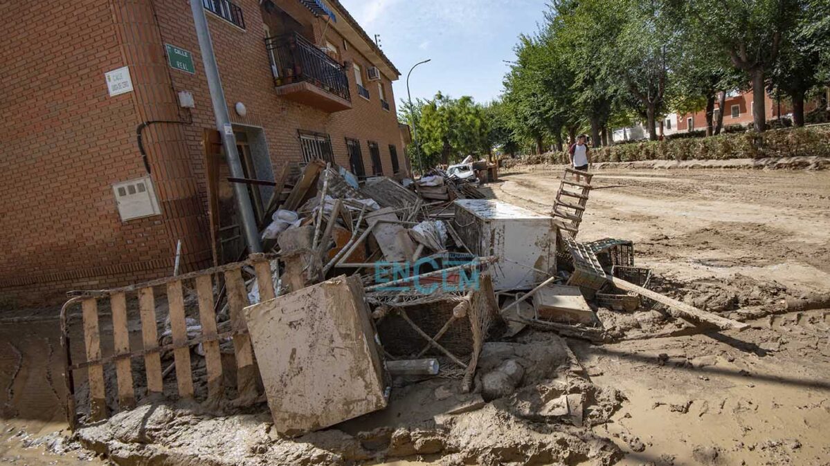 Imagen de una de las calles de Yunclillos tras la DANA.