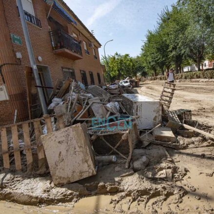 Imagen de una de las calles de Yunclillos tras la DANA.