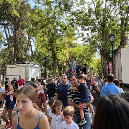 Gigantes y Cabezudos en las Ferias y Fiestas de Guadalajara por el paseo de San Roque