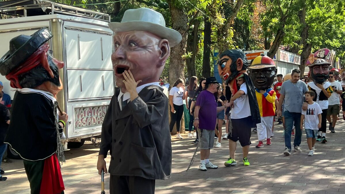 Gigantes y Cabezudos en las Ferias y Fiestas de Guadalajara por el paseo de San Roque