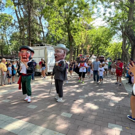 Gigantes y Cabezudos en las Ferias y Fiestas de Guadalajara por el paseo de San Roque