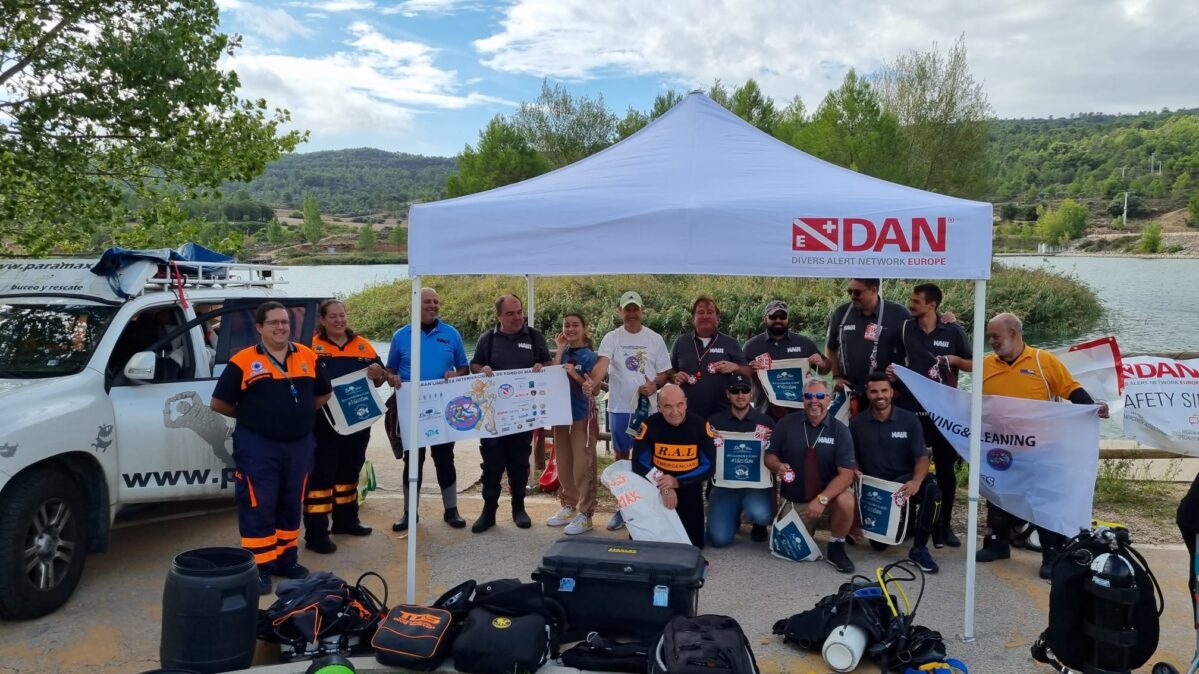 Buceadores en el azud de Pareja en el pantano de Entrepeñas (Guadalajara)