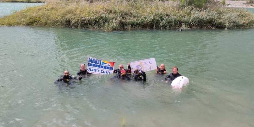 Buceadores en el azud de Pareja en el pantano de Entrepeñas (Guadalajara)
