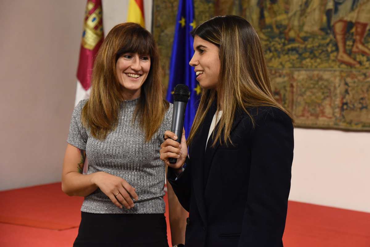 Simpática foto de Blanca Romero (izquierda) y Alba Redondo.