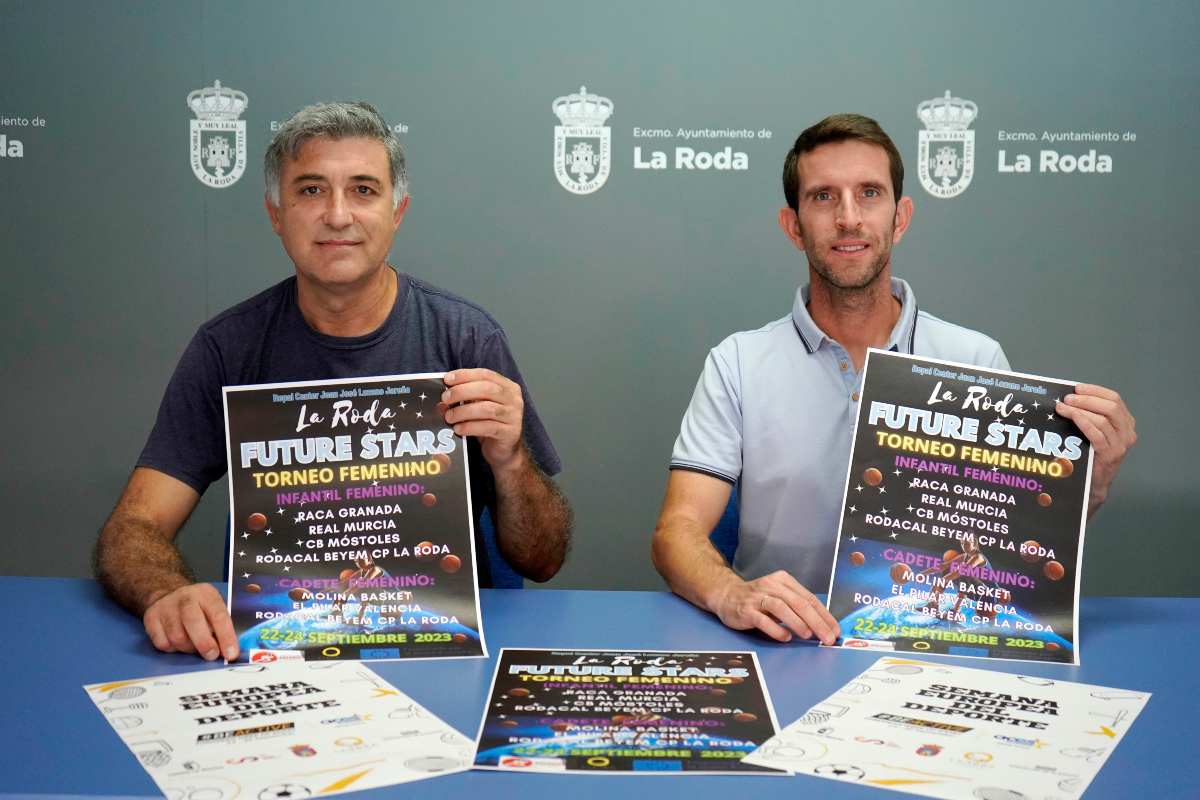 Javier Escribano (derecha) y Diego Berruga presentaron los torneos de baloncesto femenino en La Roda.