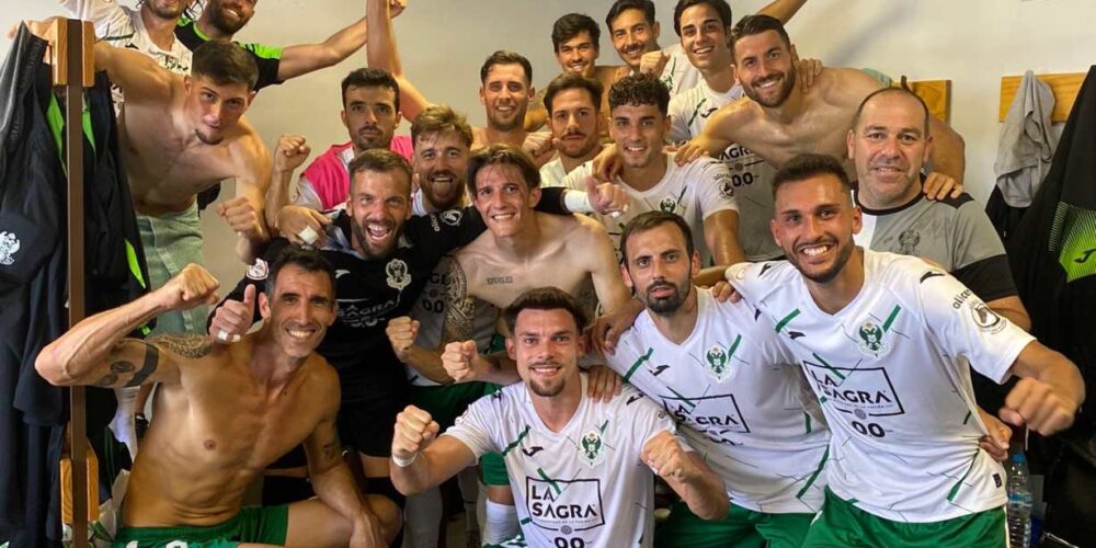 Los jugadores del Toledo, eufóricos por la victoria. Foto: CD Toledo.