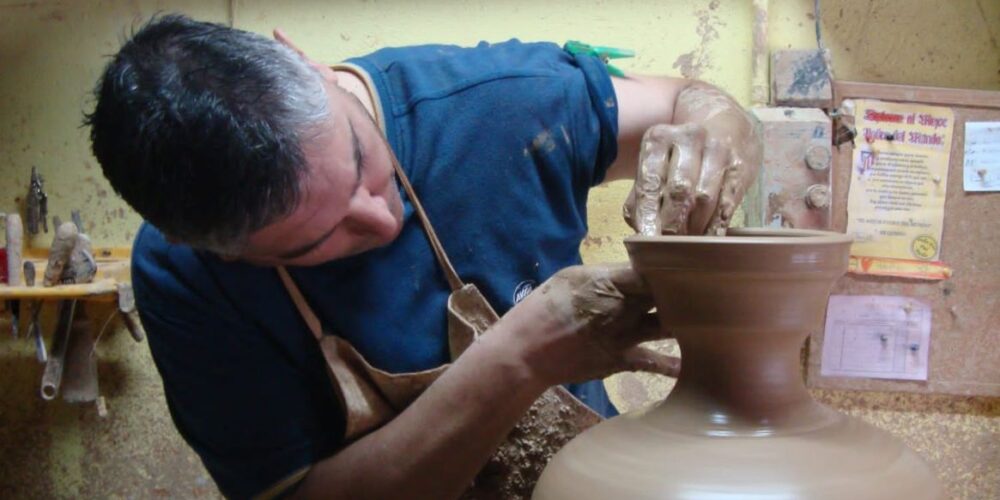 Una muestra de trabajo artesano en "Cerámica de la Cal".