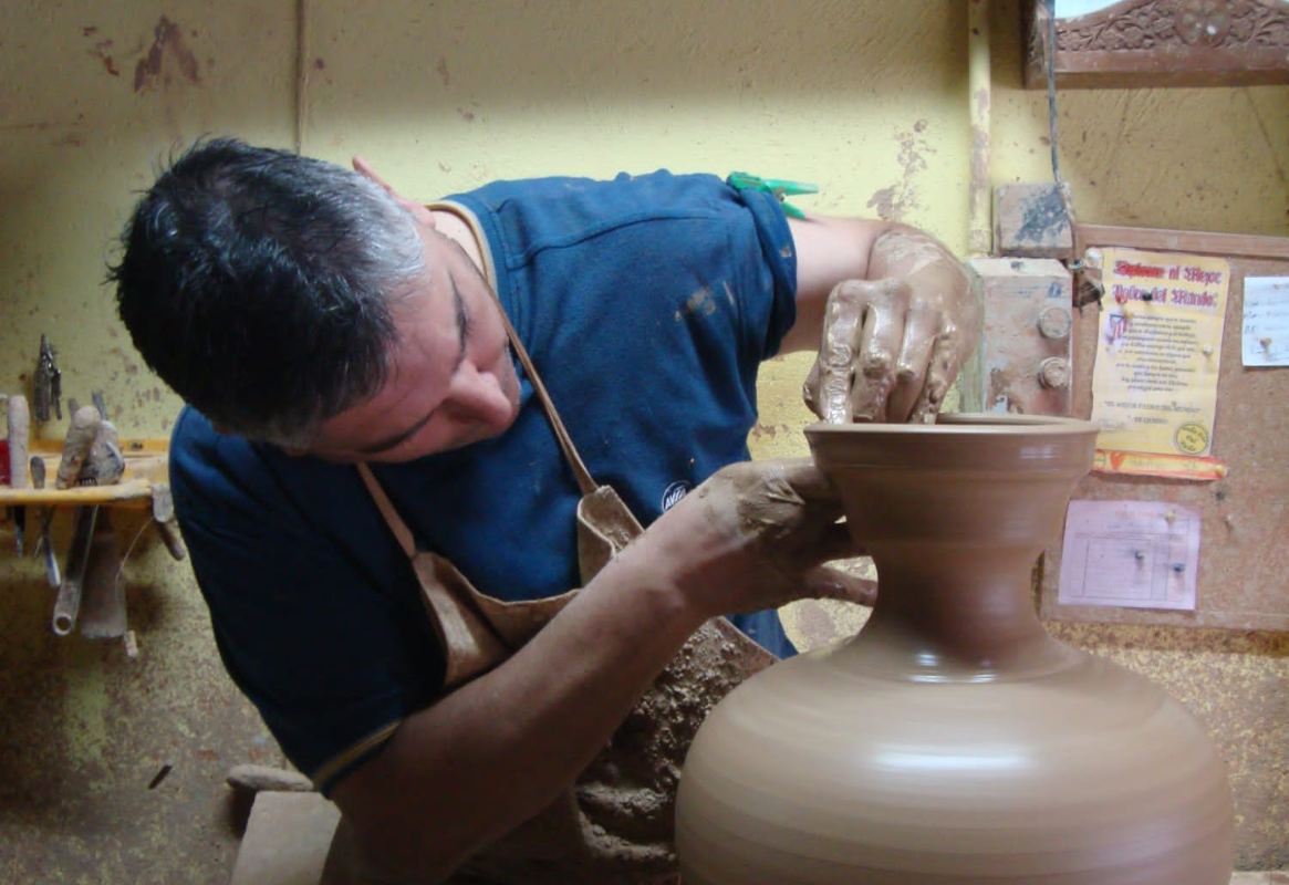 Una muestra de trabajo artesano en "Cerámica de la Cal".