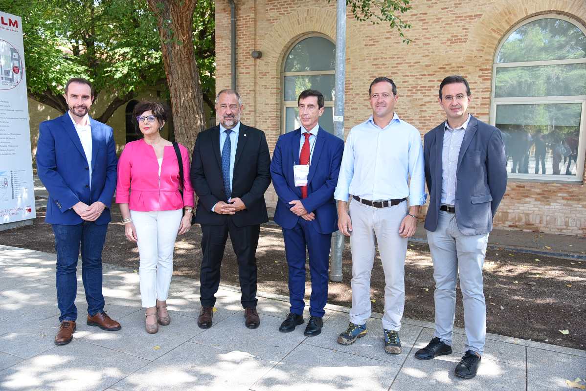 Autoridades asistentes a la inauguración del XL National Meeting" en Toledo.