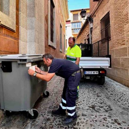 Uno de los nuevos contenedores del casco histórico de Toledo.