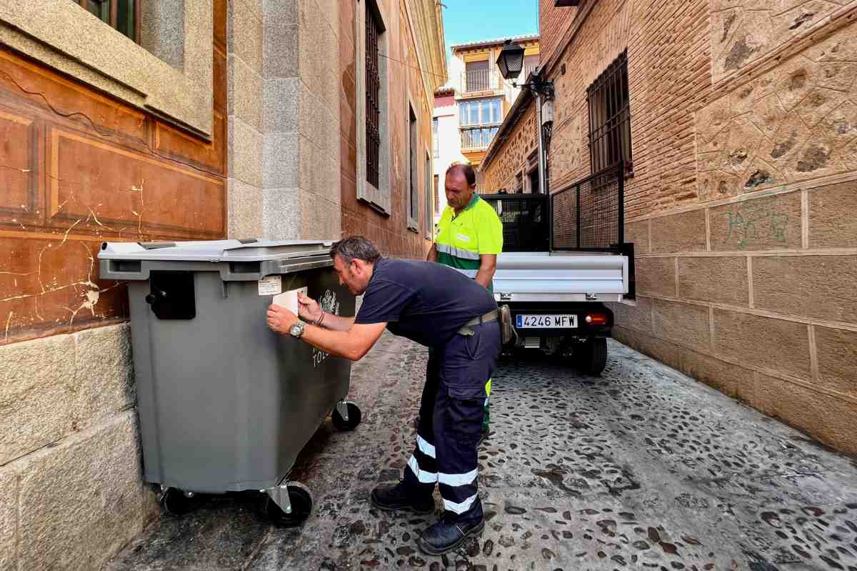 Uno de los nuevos contenedores del casco histórico de Toledo.