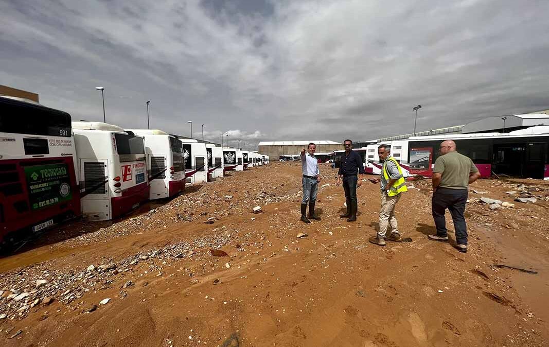 Lodazal de la estación de buses urbanos de Toledo, en el Polígono.