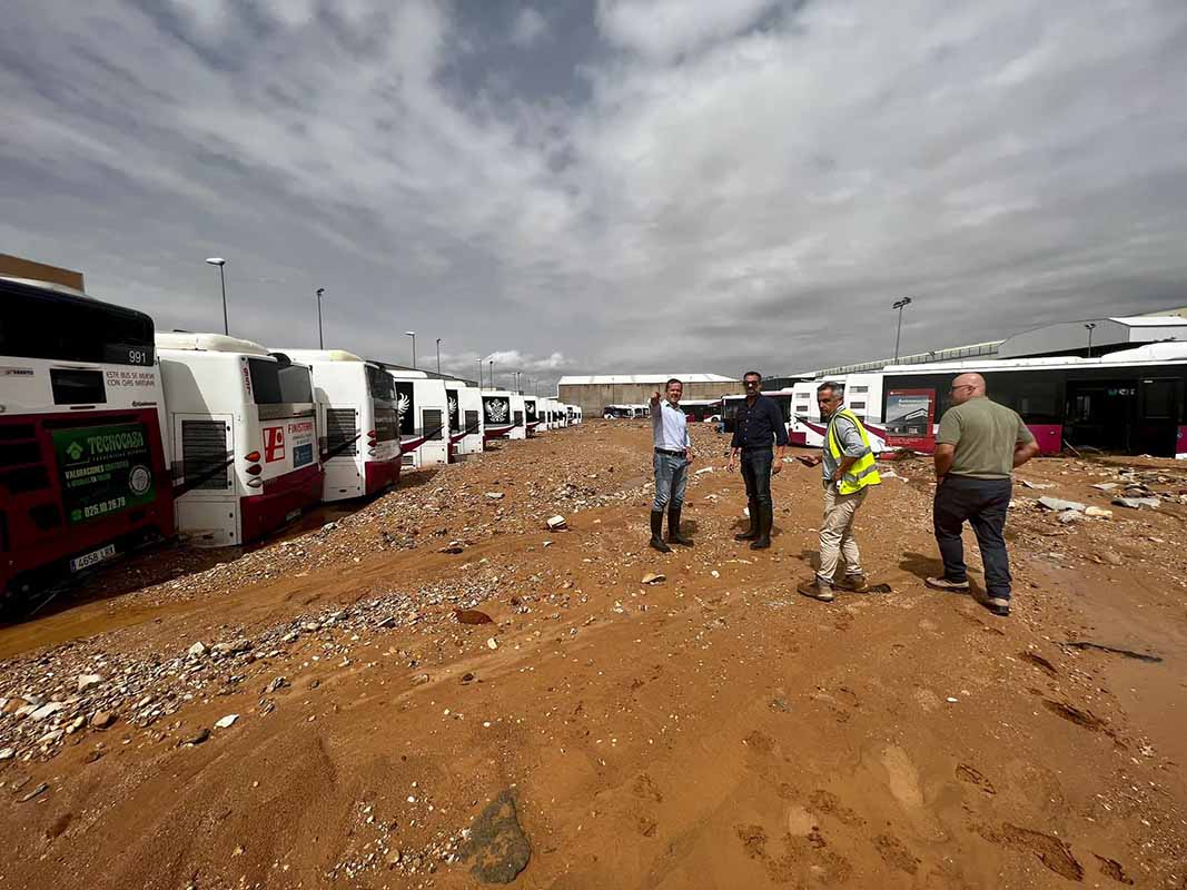 Lodazal de la estación de buses urbanos de Toledo, en el Polígono.