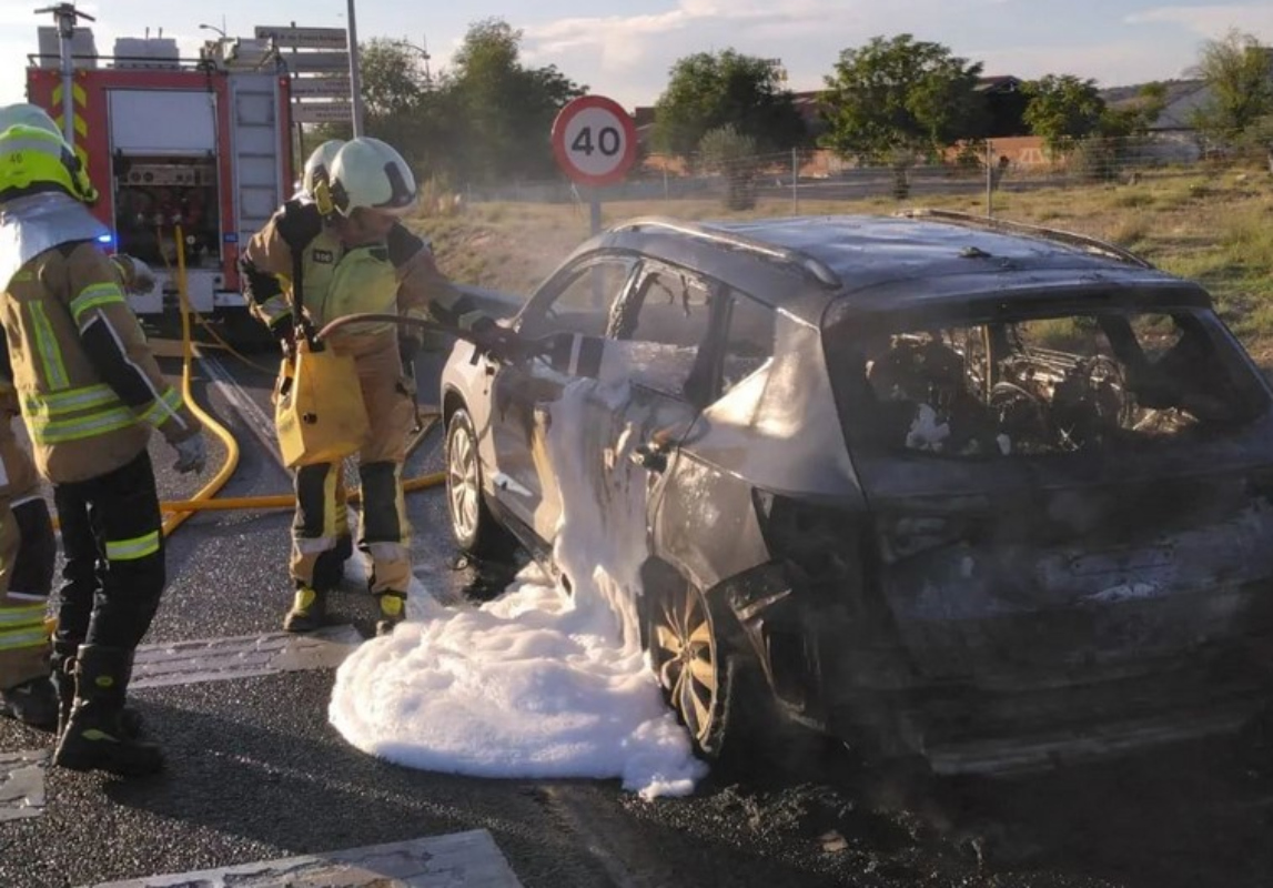 Así quedó el coche. Foto: Bomberos del Ayuntamiento de Toledo.