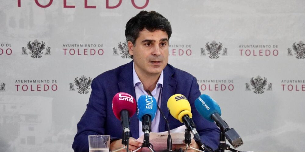 El portavoz municipal, Juanjo Alcalde, y el viceportavoz del PSOE en el Ayuntamiento de Toldo, Pablo García.