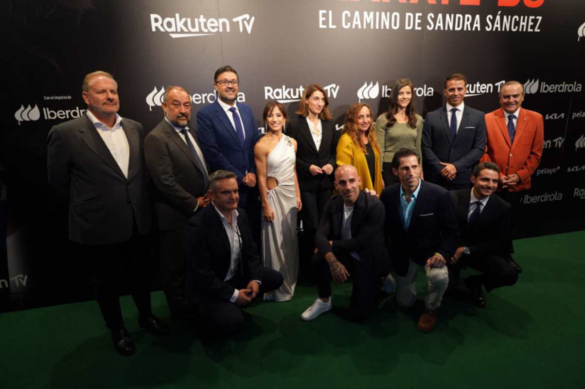 Foto de familia de la presentación del documental sobre Sandra Sánchez.