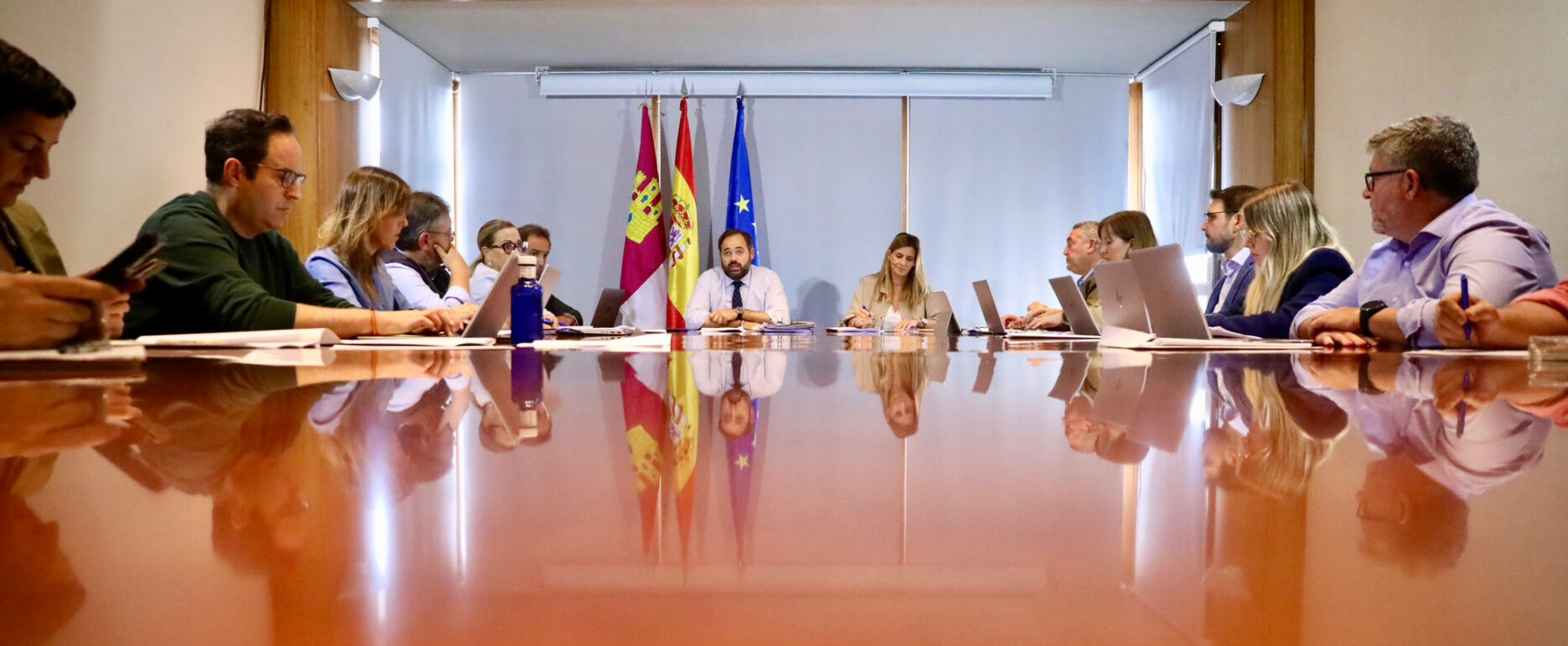 Rueda de prensa de Paco Núñez posterior a la reunión del Grupo Popular en las Cortes regionales.