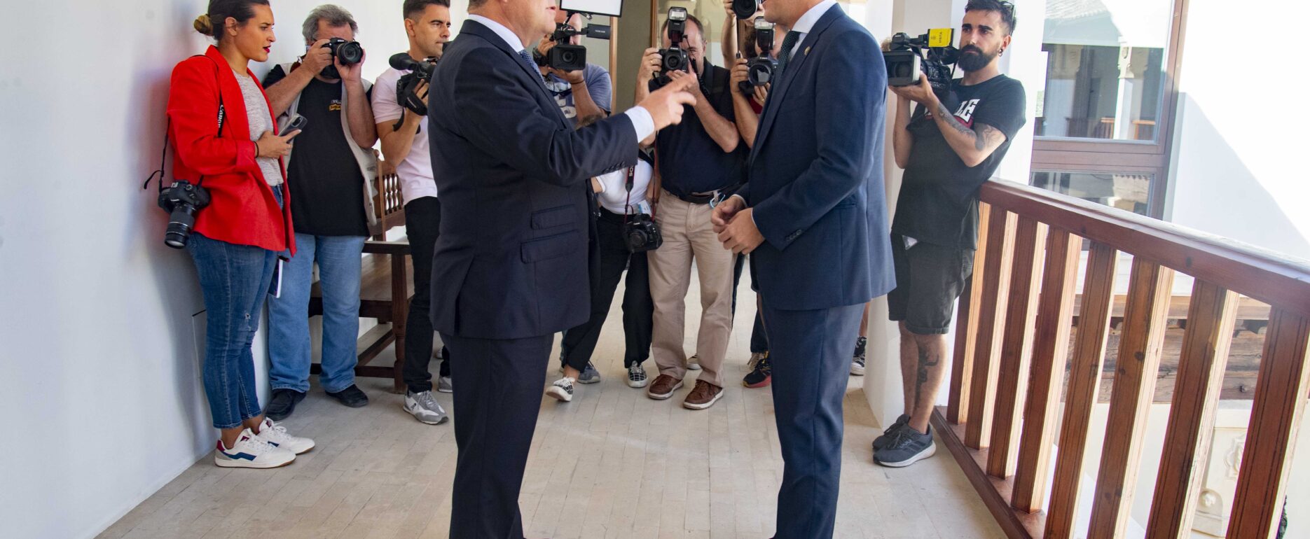 Primera reunión entre Emiliano García-Page y Carlos Velázquez, nuevo alcalde de Toledo, en el Palacio de Fuensalida