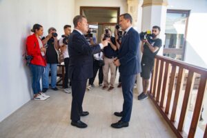 Primera reunión entre Emiliano García-Page y Carlos Velázquez, nuevo alcalde de Toledo, en el Palacio de Fuensalida
