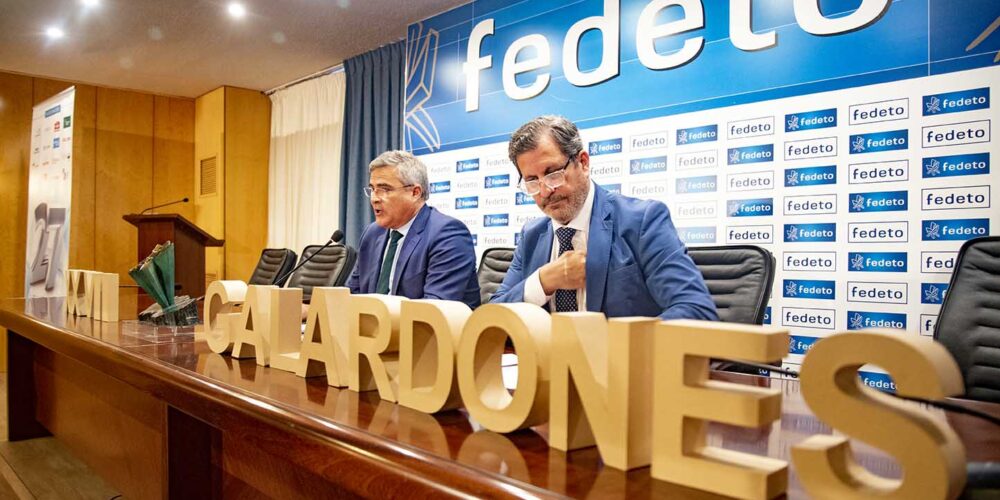 Javier de Antonio Arribas y Manuel Madruga, dando a conocer los XVII Galardones Empresariales de Fedeto. Foto: Rebeca Arango.