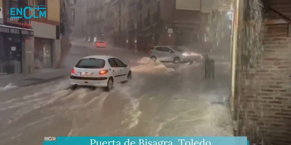 Así caía el agua en la Puerta de Bisagra de Toledo.