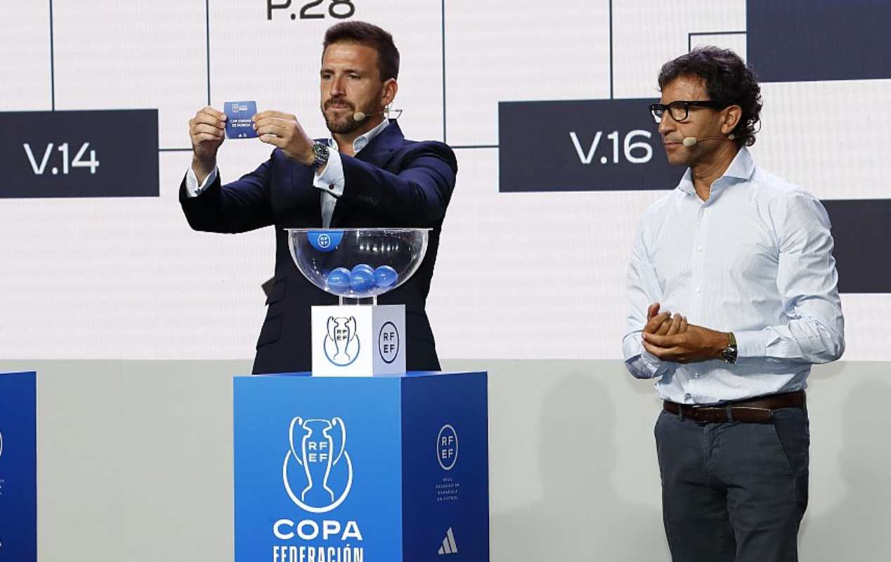 Ignacio Camacho (izquierda) y Luis Milla, en el sorteo de la Copa Federación. Foto: RFEF.