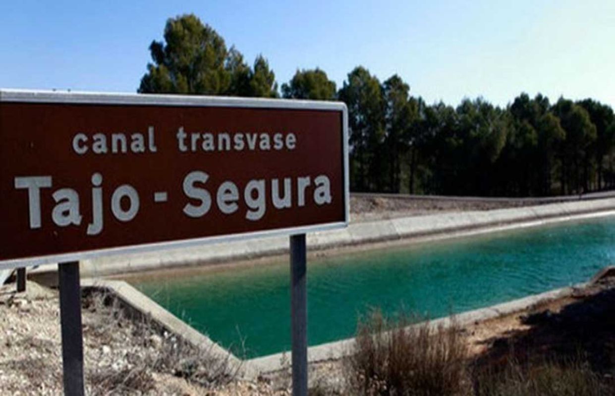 Canal del trasvase Tajo-Segura.