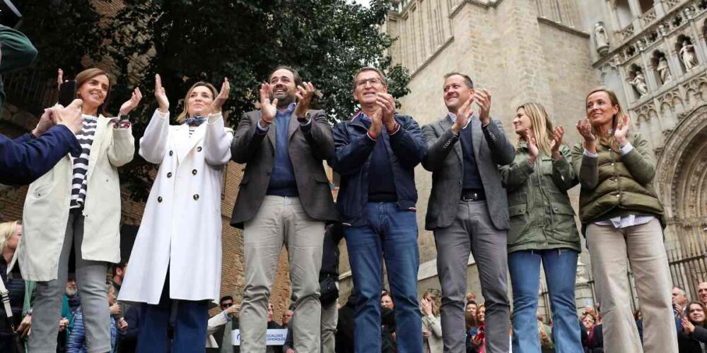 El PP ha celebrado un acto público en la plaza del Ayuntamiento de Toledo.