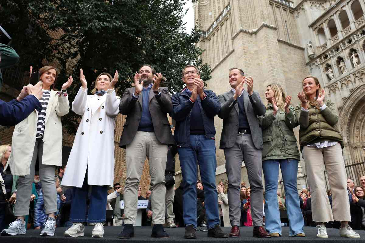 El PP ha celebrado un acto público en la plaza del Ayuntamiento de Toledo.