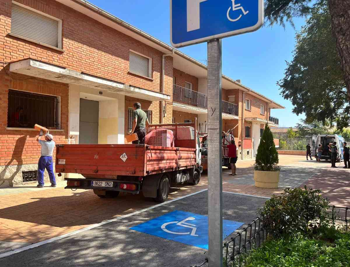 Desalojo de antigua residencia de mayores en Azuqueca de Henares