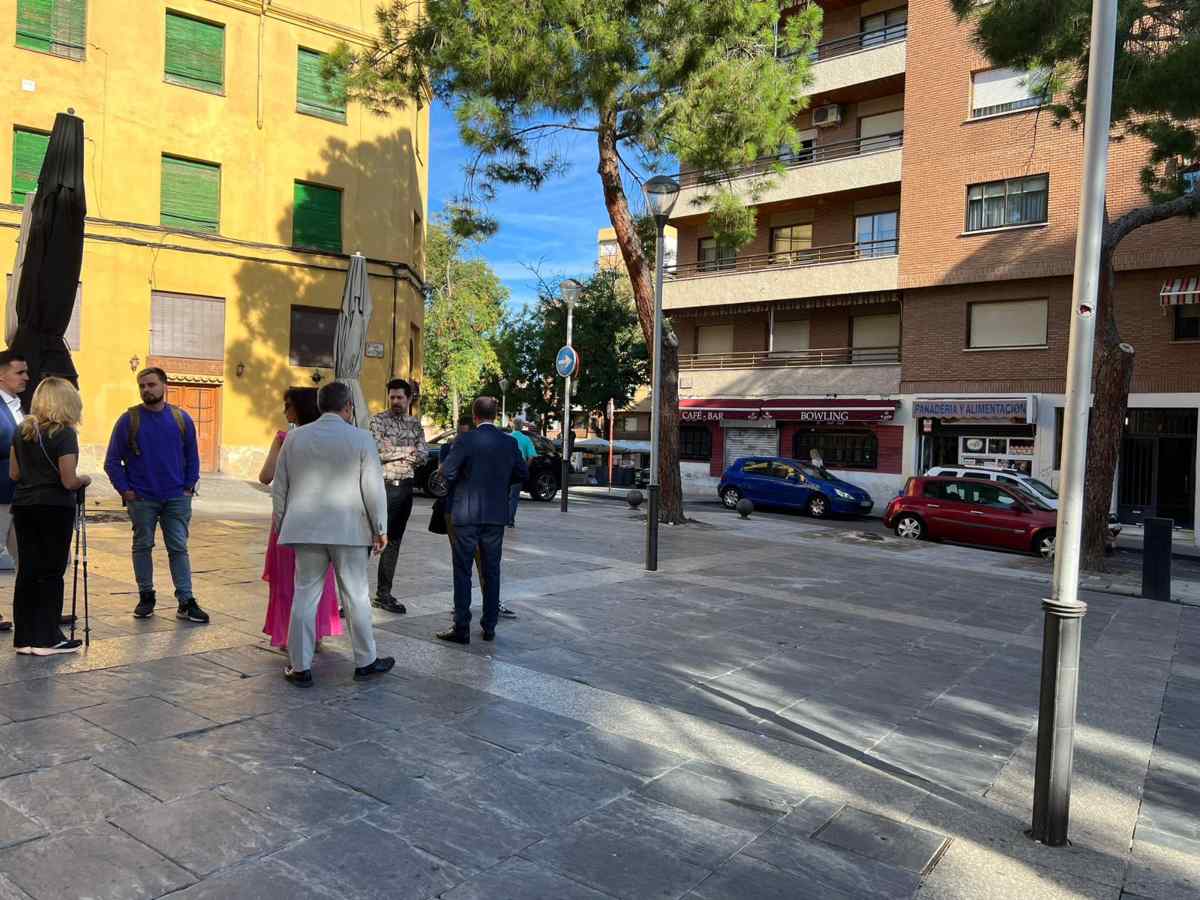 Alberto Rojo visita las plazas de Prim y San Esteban en Guadalajara