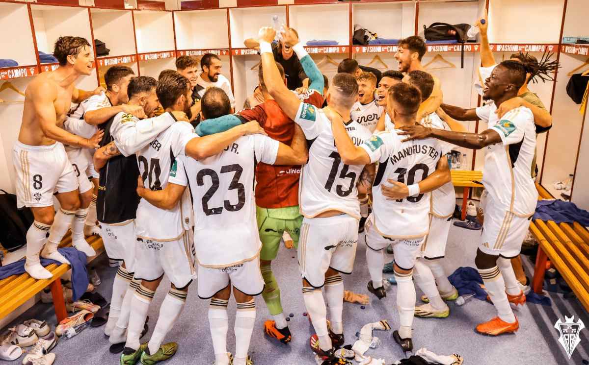 Los jugadores celebraron en el vestuario la victoria frente al Andorra. Foto: @AlbaceteBPSAD