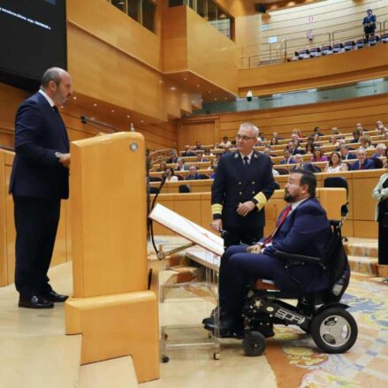 Juan Ramón Amores ha tomado posesión como de su escaño como senador.