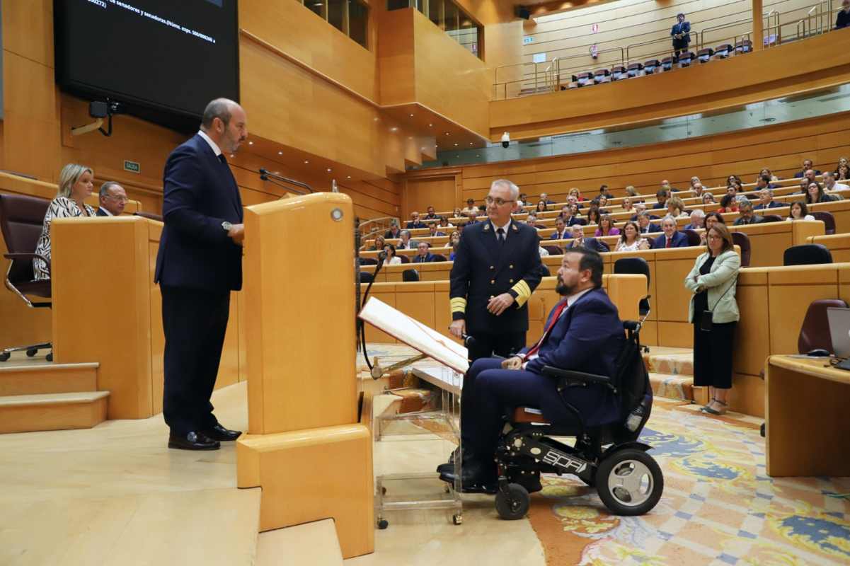 Juan Ramón Amores ha tomado posesión como de su escaño como senador.