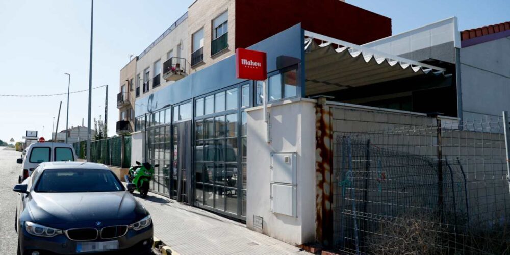 Imagen del bar del Val de Santo Domingo, donde estuvieron los presuntos implicados en el crimen antes de que ocurriese. Foto: EFE/Ismael Herreno.
