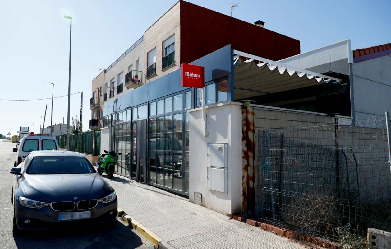 Imagen del bar del Val de Santo Domingo, donde estuvieron los presuntos implicados en el crimen antes de que ocurriese. Foto: EFE/Ismael Herreno.