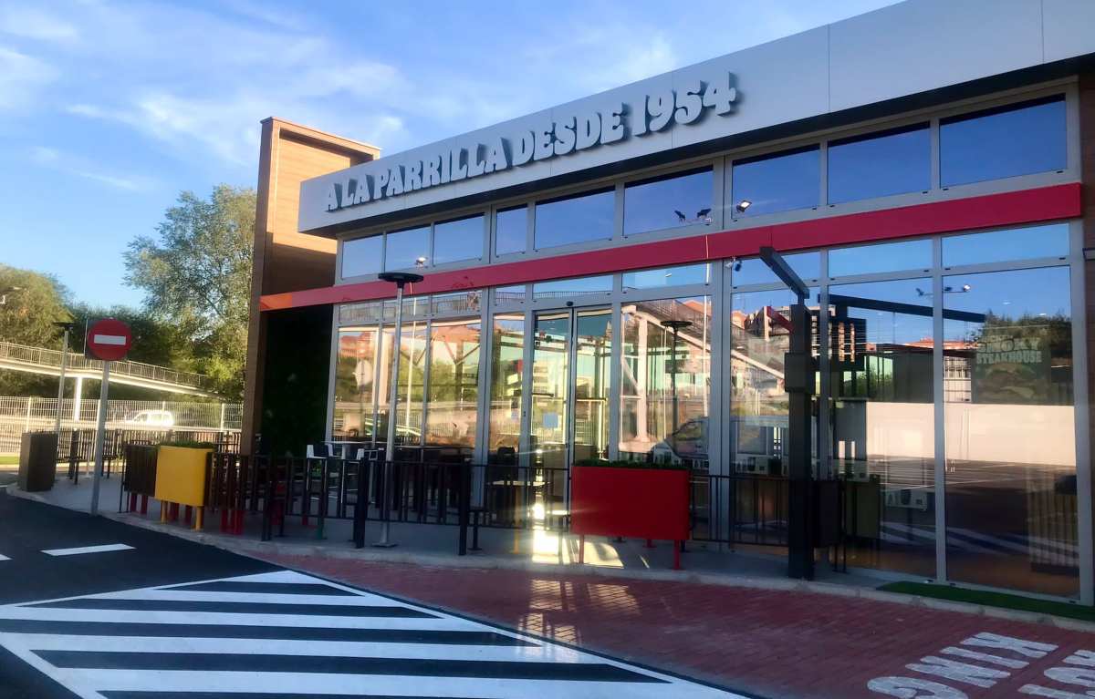 Fachada del nuevo Burger King abierto en Toledo.