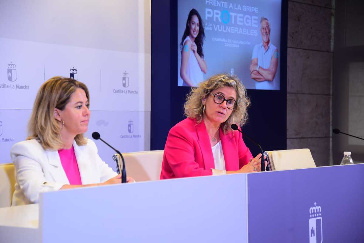 Laura Ruiz, directora general de Salud Pública; y Monserrat Hernández, directora general de Cuidados y Calidad del SESCAM. Foto: Rebeca Arango.