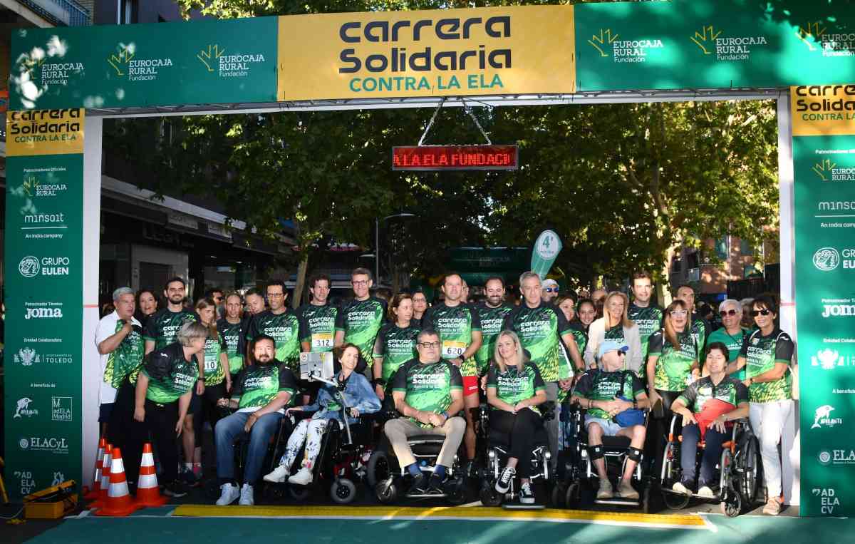 Salida de la carrera contra la ELA que ha congregado en Toledo a unos 4.000 corredores.