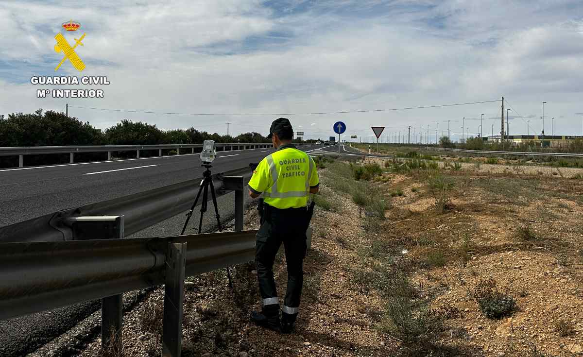 Imagen de archivo de un control de tráfico de la Guardia Civil.