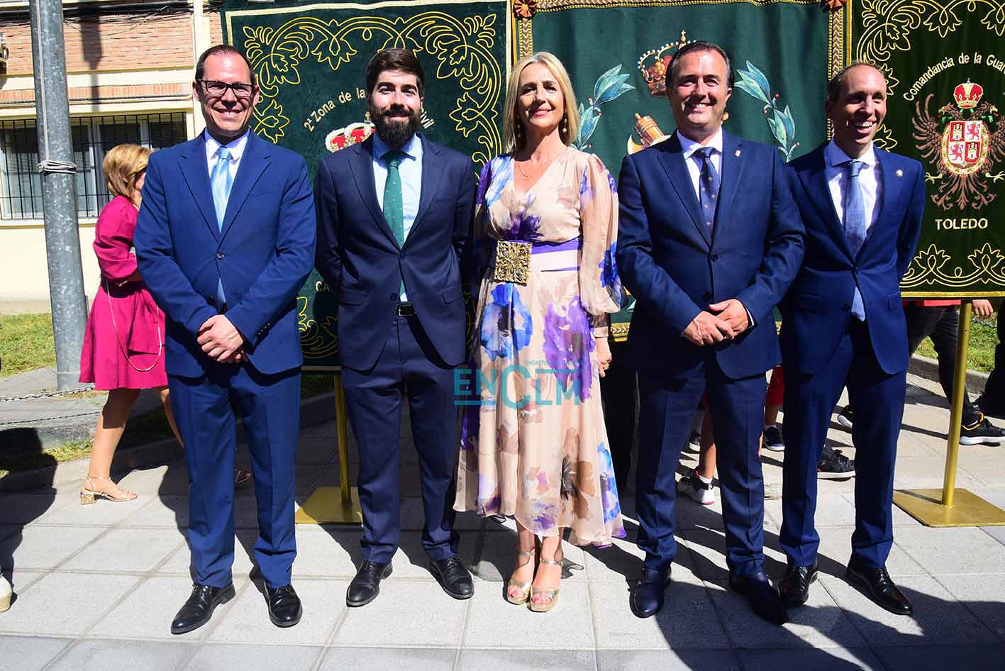 En el centro, la vicealcaldesa de Toledo, Inés Cañizares, acompañada de compañeros de Vox. Foto: Rebeca Arango.